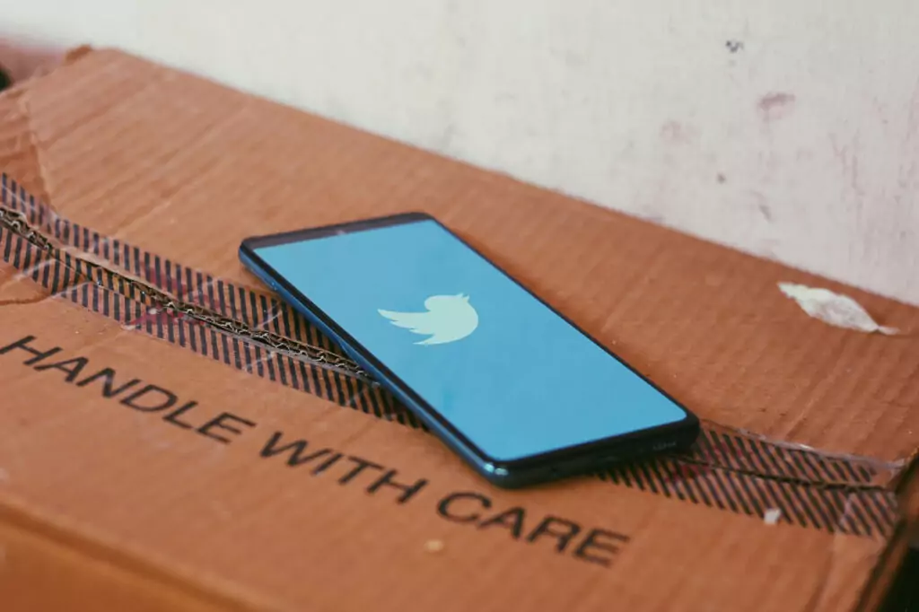 Twitter Phone Graphic